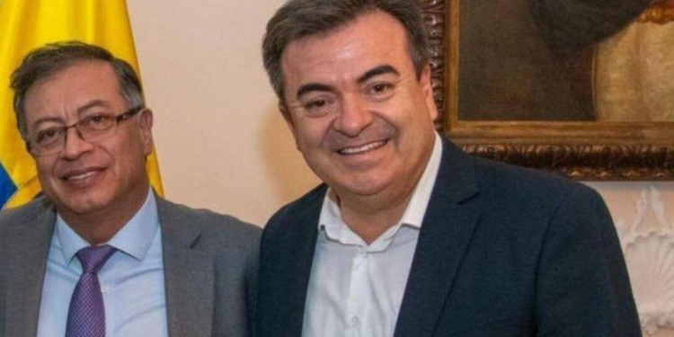 En la campaña al Senado, Gustavo Petro promovió a Olmedo López como un candidato decente y que lucharía contra la corrupción.