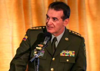 Por presunto abuso de poder y extralimitación de funciones, abren investigación en contra del director de la policía 