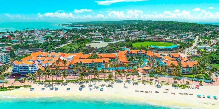 Decameron y Wyndham sellaron alianza para expandir la oferta de paquetes de vacaciones 