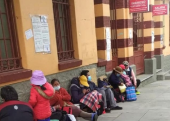 Colombia volvió a las largas filas y entrega de fichas para recibir atención en salud o entrega de medicamentos 