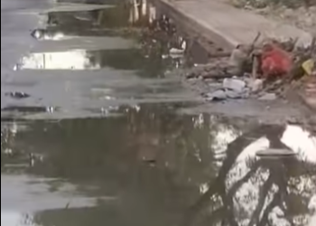 Carrera 13 quedó con problemas de acumulación de aguas lluvias, el sistema de escorrentias por gravedad no funciona y tampoco se le dejaron salidas laterales. 