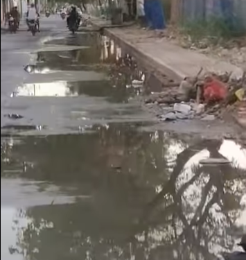 Carrera 13 quedó con problemas de acumulación de aguas lluvias, el sistema de escorrentias por gravedad no funciona y tampoco se le dejaron salidas laterales. 
