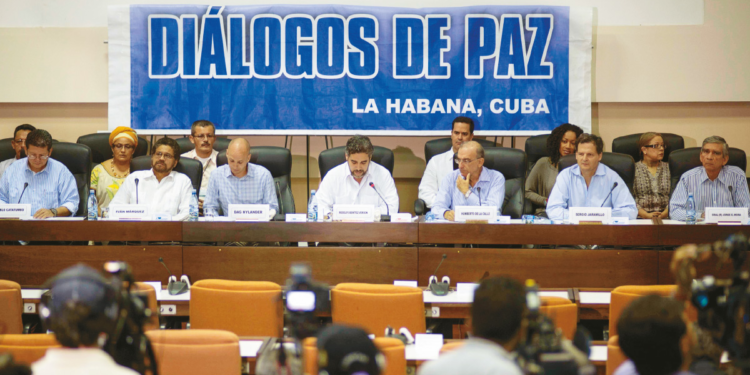 Negociadores de las FARC y gobierno Santos niegan que se haya aprobado una asamblea constituyente en el acuerdo de paz.
