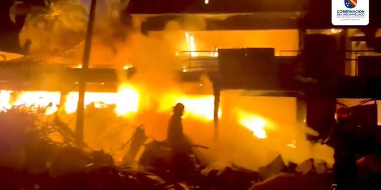 Demolición del punto verde tras incendio 