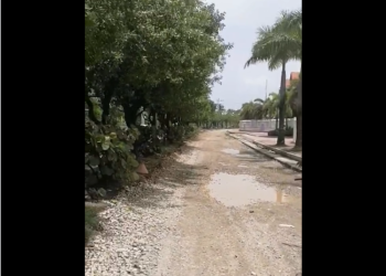 Así se están robando una carretera en San Andrés.