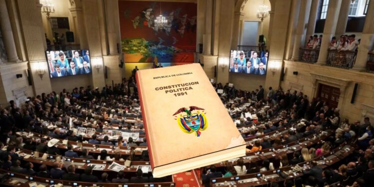 «¿Una Asamblea Constituyente para qué?, si cuando se convoca es para cambiar la Constitucion»: el exfiscal Alfonso Gómez Méndez pone el dedo en la llaga de la intensión de Gustavo Petro. 