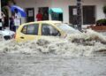 Momentos de pánico se vivieron tras el fuerte aguacero que cayó en Barranquilla y en el qué varios vehículos quedaron atrapados por los feroces arroyos  