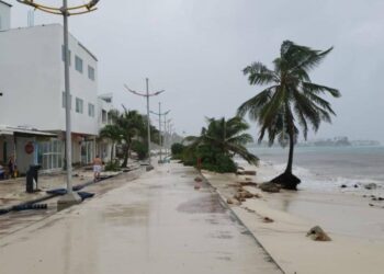 Huracán Beryl se aleja pero puede ocasionar precipitaciones moderadas y fuertes ráfagas de viento esporádicas en el Archipiélago