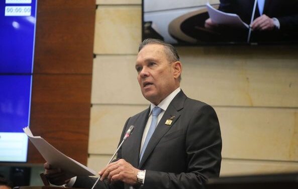 El dirigente conservador barranquillero, Efraín Cepeda es el nuevo presidente del Congreso de la República.
