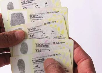 Número de cédula de ciudadanía no requiere autorización del titular para ser divulgado, no es un dato sensible 