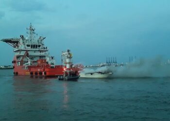 Armada de Colombia y Dirección General Marítima atiende emergencia en la bahía interna de Cartagena 