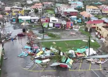 Beryl ya es categoría 5 y dejó estragos por las Antillas del Caribe