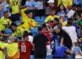 Jugadores de la Selección Uruguay se quejan que agredieron a sus familiares en las tribunas, pero estos calentaron las acciones desde la cancha  