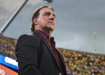 El profesionalismo de Néstor Lorenzo no admite dudas, igual de compungido que todo el pueblo colombiano 
