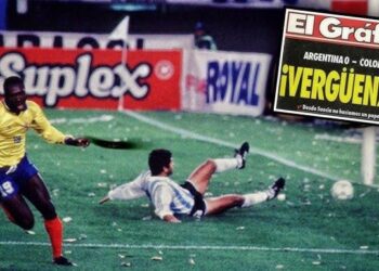 Hincha colombiano rememora el 5 a 0 contra Argentina para enseñarle a su hijo y las actuales generaciones, que nunca hay que darse por vencido 