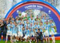 Tras haber obtenido la Copa América, Argentina sigue en el ojo del huracán no solo por las polémicas ayudas arbitrales sino por sus expresiones racistas y homofóbicas que también involucran al gobierno de la Casa Rosada