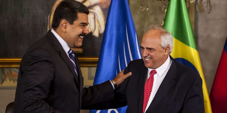 Mientras expulsaba a otros líderes políticos y observadores, Maduro autorizó a Samper y Timochenko, para vigilar elecciones 