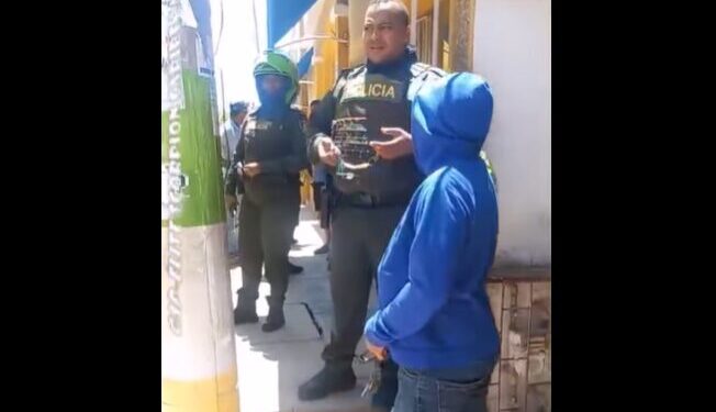 A miembro de seguridad de vehículo de valores se le disparó el arma y por poco ocasiona una tragedia en sucursal de Bancolombia