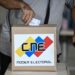 Venezolanos en el exterior denuncian que el gobierno suplantó los votos a favor de Nicolás Maduro como si estuvieran votando en su país. 