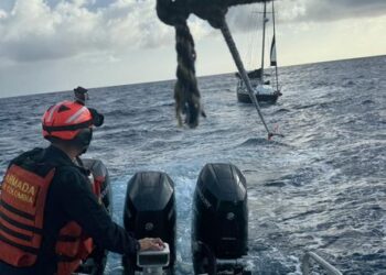 Armada de Colombia acude al rescate de un velero que se encontraba a la deriva 