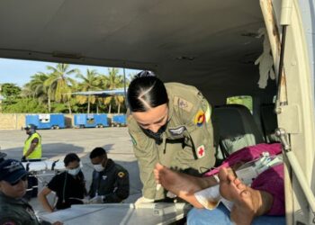 Mujer con complicaciones respiratorias es trasladada en avión medicalizado 
