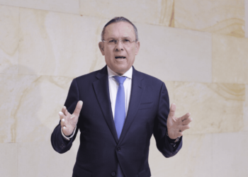 Presidente del Senado advierte a Petro que en Colombia no se juega con la democracia 