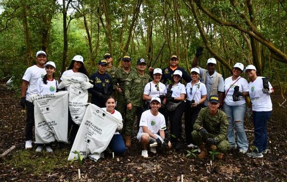 En San Andrés isla, Armada de Colombia participó en jornada de revitalización y limpieza en el parque natural regional Old Point 