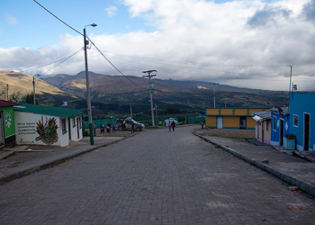 Congresista llegó al sitio del Sumapaz donde las FARC vandalizó vehículos y llamó la atención a las autoridades para que impidan nuevas acciones armadas en las goteras de Bogotá 