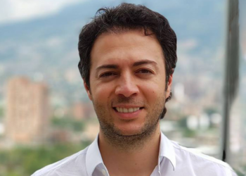 Director general de la Policía aterrizó al exalcalde de Medellín por su paranoia, luego que helicóptero de la institución sobrevolara varias veces en la zona donde vive el exmandatario 