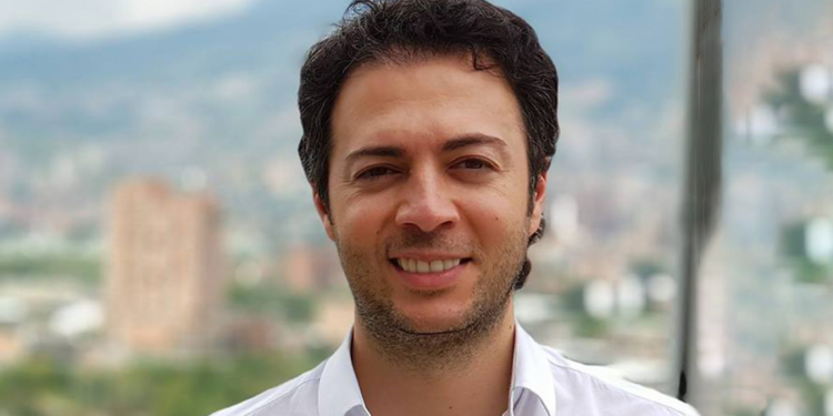 Director general de la Policía aterrizó al exalcalde de Medellín por su paranoia, luego que helicóptero de la institución sobrevolara varias veces en la zona donde vive el exmandatario