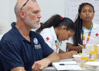 Autoridades colombianas y norteamericanas fortalecen las capacidades comunitarias para enfrentar huracanes en las islas 