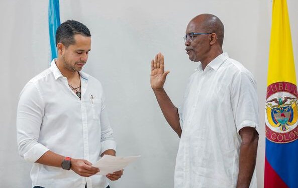 Pastor Ricardo Gordon May es posesionado como nuevo secretario de educación 