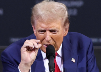 Expresidente Donald Trump lleva ayuda humanitaria a damnificados del huracán Helen en Estados Unidos  