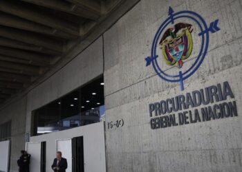 Procuraduría arremete contra informe de la Contraloría sobre presuntos desvíos millonarios en EPS 