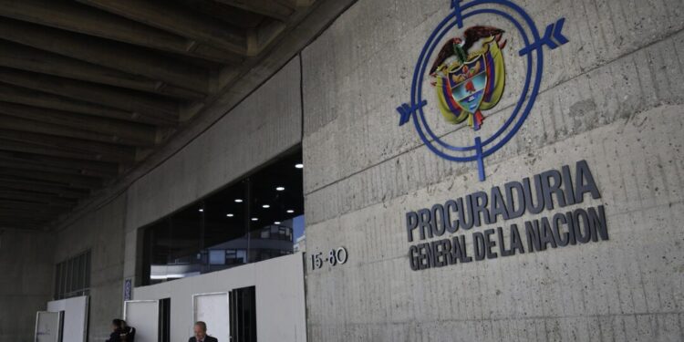 Procuraduría arremete contra informe de la Contraloría sobre presuntos desvíos millonarios en EPS