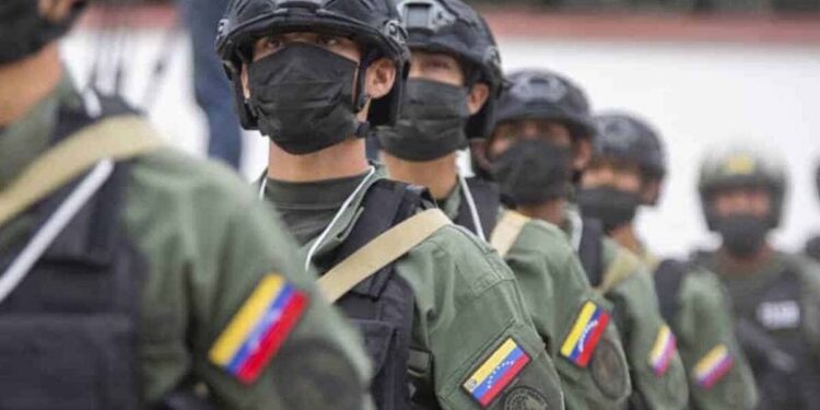Congresista denuncia que Venezuela interceptó a dos soldados colombianos que habían servido a Ucrania y los entregó a Rusia mientras cancillería guarda silencio. 