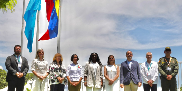 COP16 izó banderas de las Naciones Unidas y Colombia en centro de eventos de Cali 