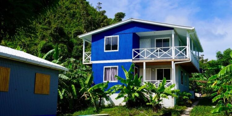 Pobladores renuevan denuncias por problemas de casas reconstruidas en Providencia: “estamos llamando al presidente Petro” 