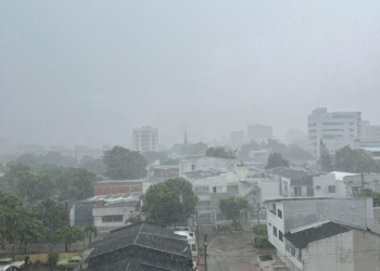 Fuertes inundaciones en la emblemática vía 40 de Barranquilla esta tarde 