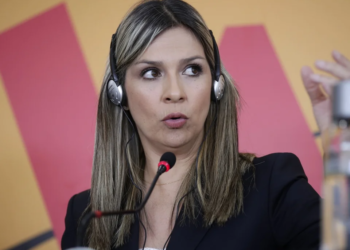 Ex niño transgénero revela arrepentimiento tras proceso de transición a temprana edad 