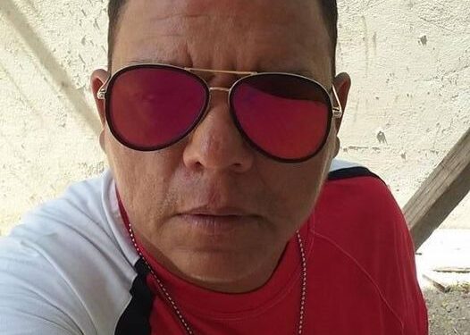 Hombre gravemente herido en accidente provocado por un cerdo que se le atravesó en la vía.