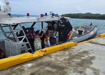La Armada de Colombia apoyó evacuación médica de un turista en cayo Acuario 