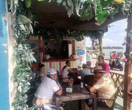 Fruta fresca: un rincón del sabor frente al mar 