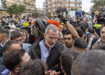 En España cuestionan severamente al gobierno por la demora en las ayudas y atención a las víctimas de la tormenta que arrasó Valencia