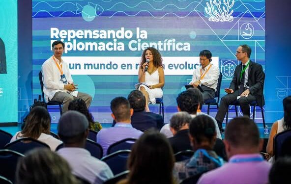 Colombia lanza informe sobre inteligencia artificial en el sector público en Cilac 2024 