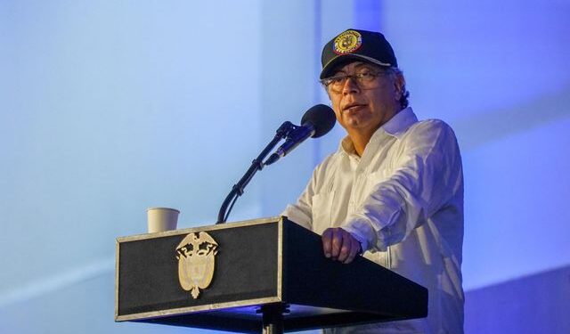Gustavo Petro volvió a hablar en San Andrés de una Universidad para las islas: debe ser un faro de cultura Caribe. 