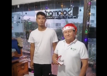 Salomón Jewelry entrega premio anual a su clientela. este año se rifó una cadena de oro con un dije de esmeraldas, como todos los años para despedir el año y estimular la fidelidad de los clientes. 