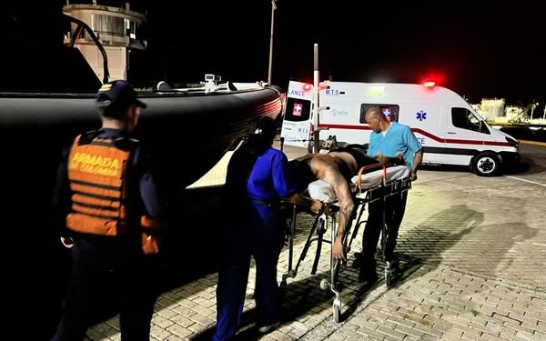 Armada de Colombia rescata a un hombre en aguas de San Andrés isla 