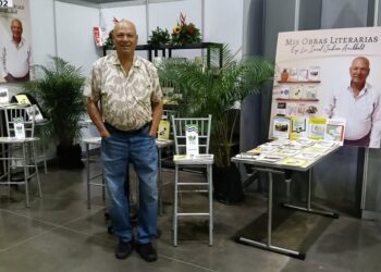 Docente escritor raizal tuvo stand exclusivo de sus obras en la Feria Internacional del Libro de Barranquilla 