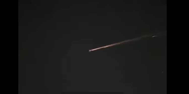 Artefacto espacial causa furor al ingresar a la atmósfera de la tierra 